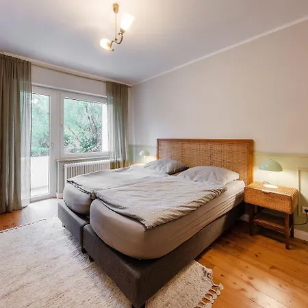 Devon Apartment *