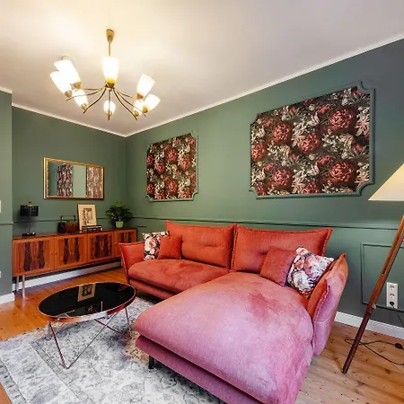 Devon Apartment *