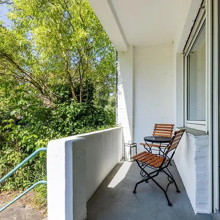 Devon Apartment *